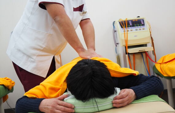 清須市での【交通事故治療、むち打ち治療】はかぼす接骨院へ